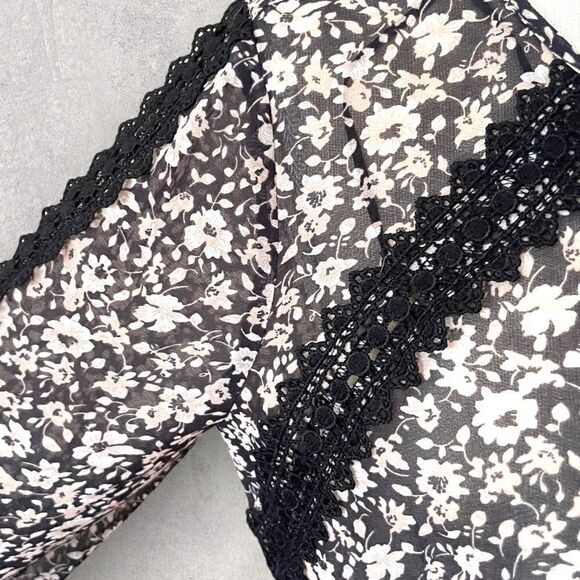 Vince Camuto | EUC Women’s Floral Blouse Size Small - Picture 5 of 9